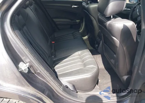 2014 Chrysler 300 300S z USA, uszkodzony, nr VIN 2C3CCABG6EH144289